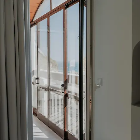 Mupa * Αλμπουφέιρα