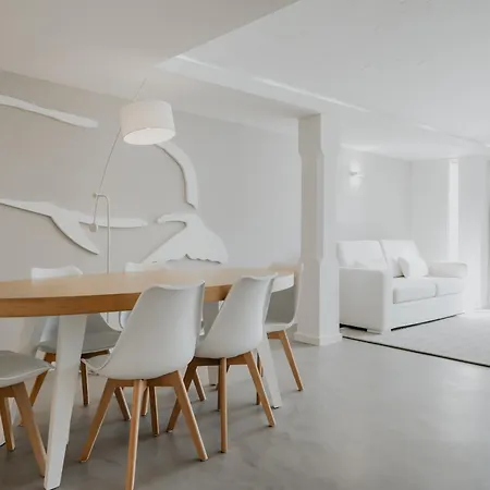 Mupa * Αλμπουφέιρα